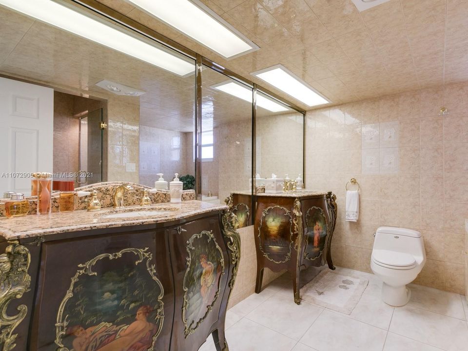 最近售出: $899,900 (3 贝兹, 2 浴室, 2006 平方英尺)