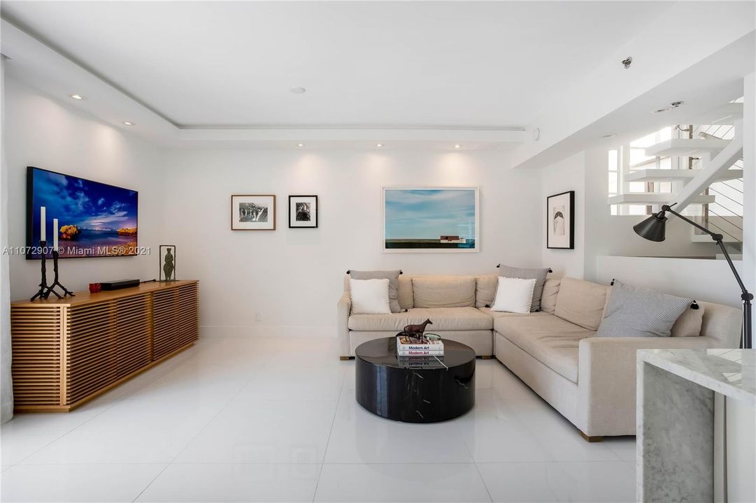 Recently Sold: $1,690,000 (3 beds, 3 baths, 1510 Square Feet)