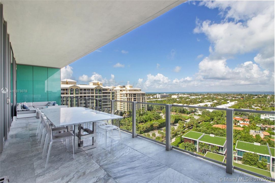 Recently Sold: $3,385,000 (3 beds, 4 baths, 1730 Square Feet)