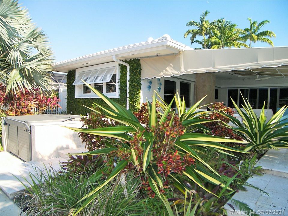 Recently Sold: $2,200,000 (4 beds, 3 baths, 2779 Square Feet)