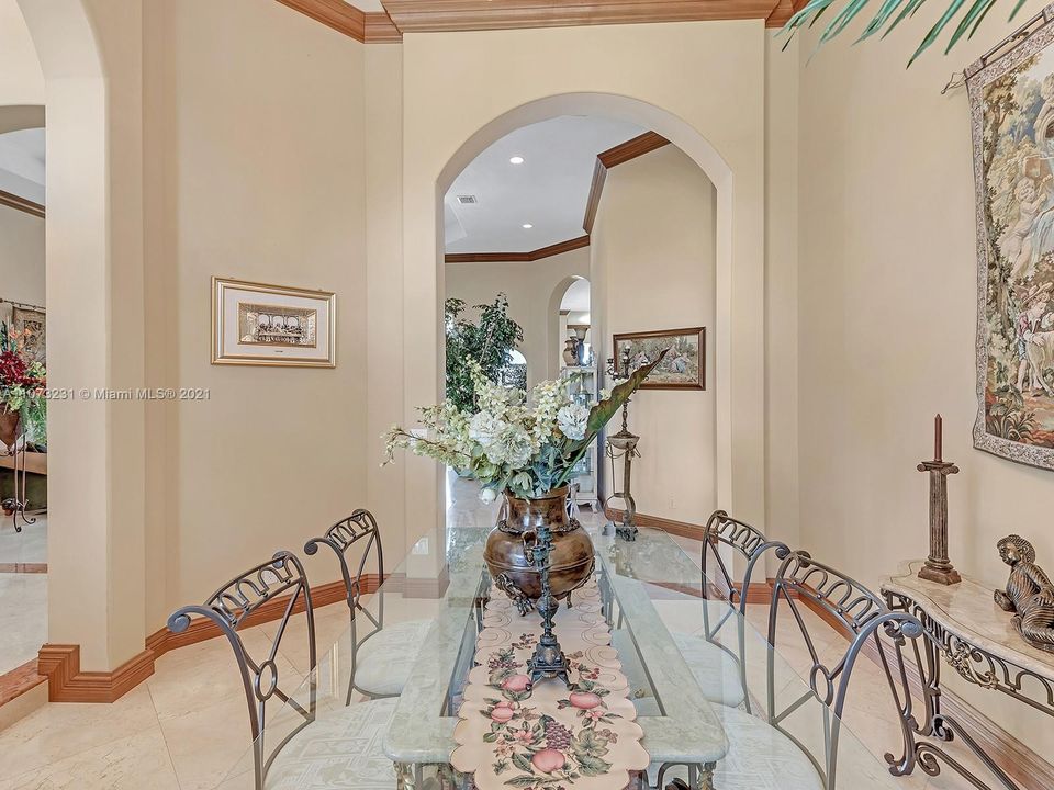 Recently Sold: $2,900,000 (6 beds, 6 baths, 5647 Square Feet)