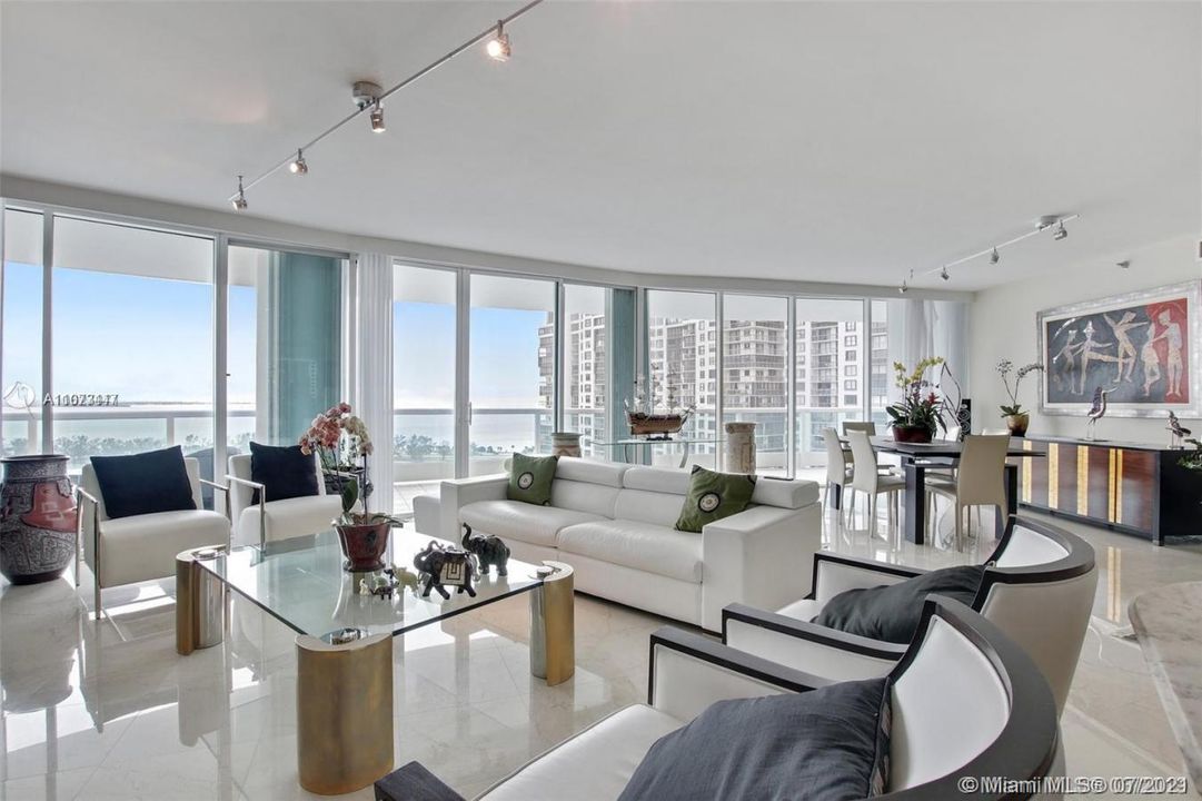 Recently Sold: $1,950,000 (3 beds, 3 baths, 2825 Square Feet)