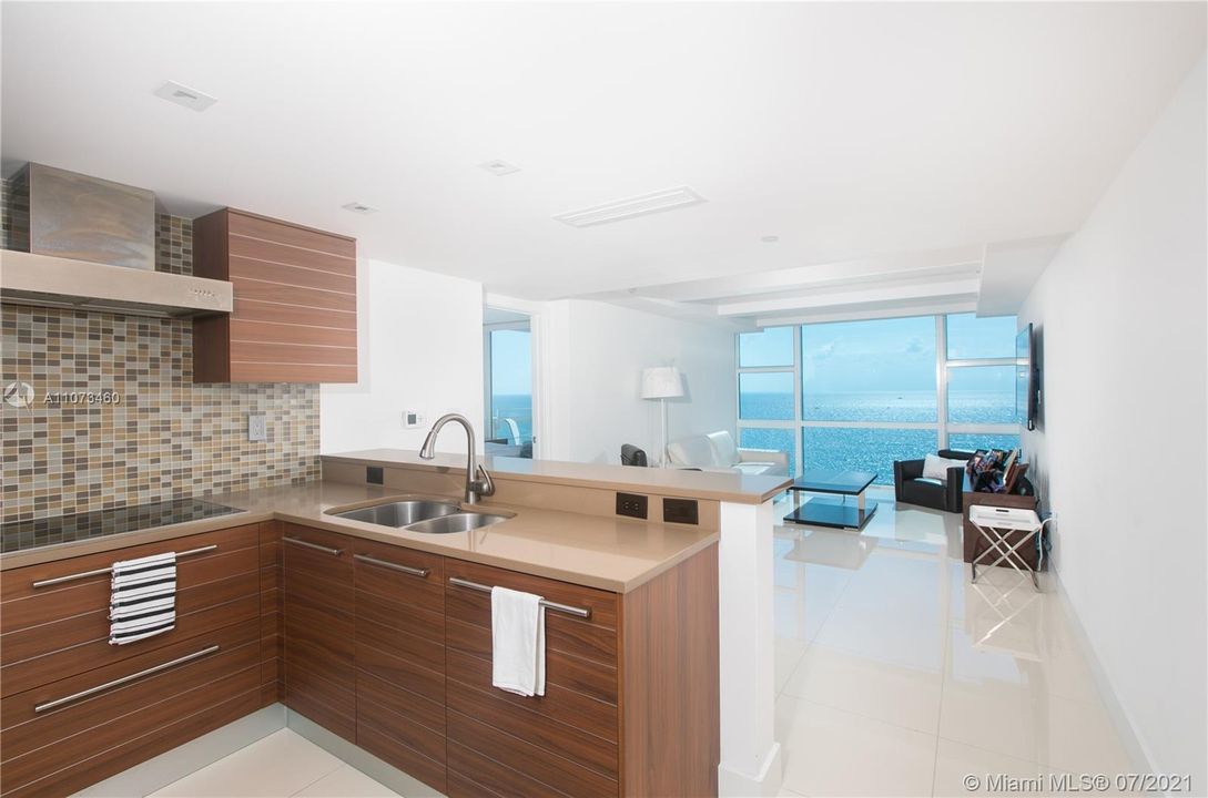 Recently Sold: $995,000 (1 beds, 1 baths, 748 Square Feet)