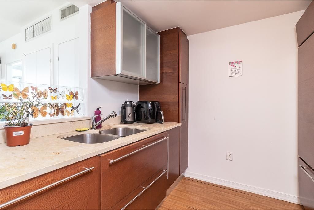 Recently Sold: $749,000 (1 beds, 1 baths, 851 Square Feet)