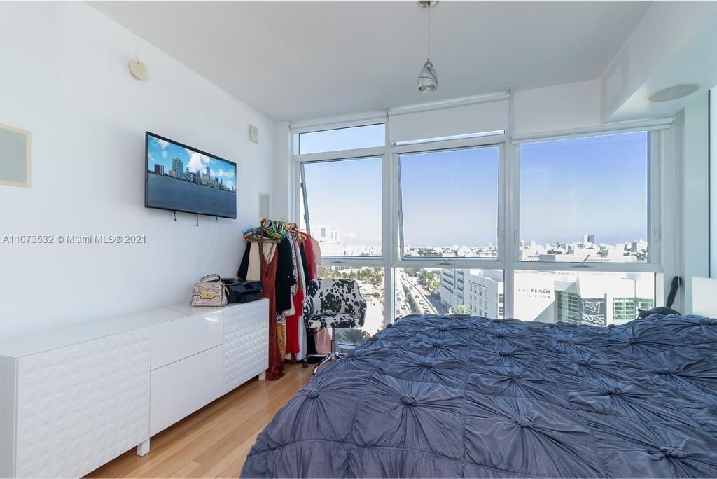 Recently Sold: $749,000 (1 beds, 1 baths, 851 Square Feet)