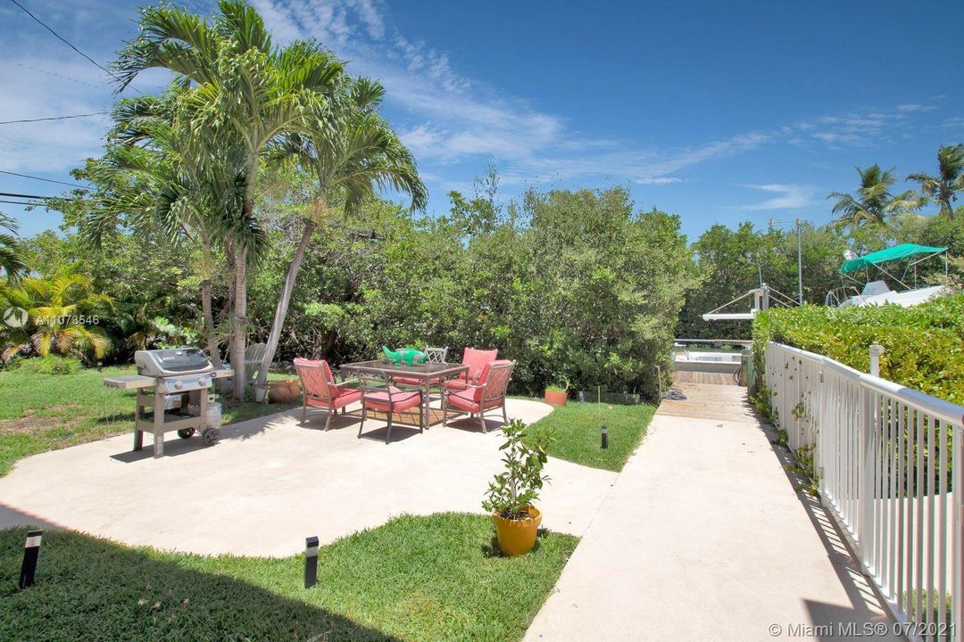 Recently Sold: $1,500,000 (3 beds, 2 baths, 1784 Square Feet)