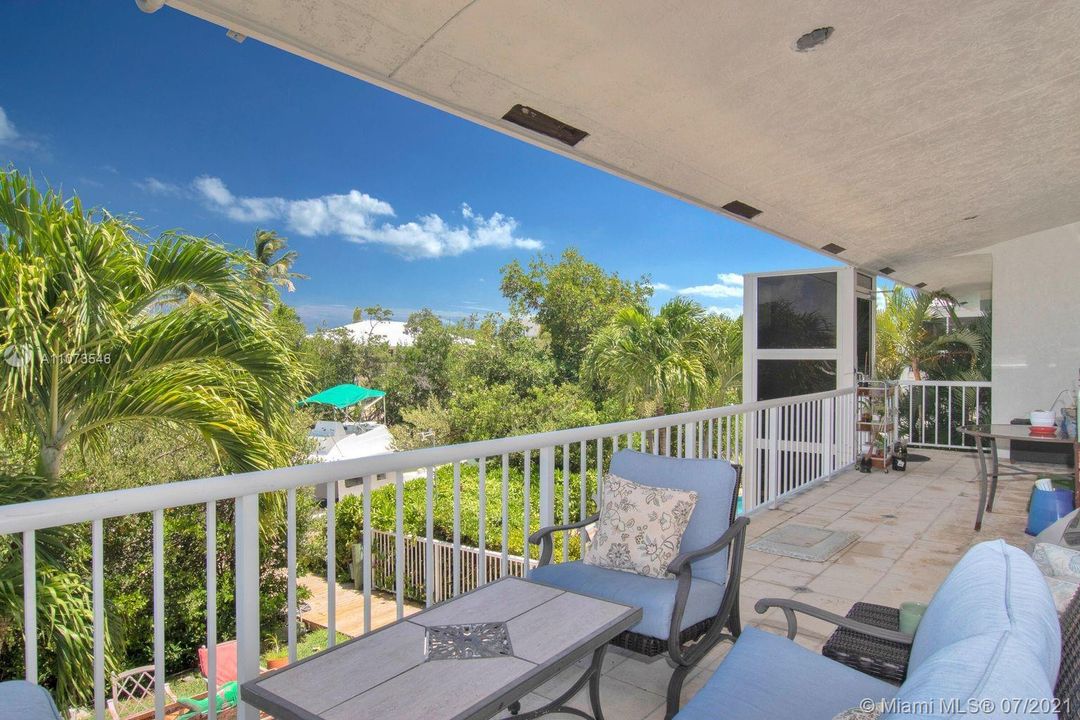 Recently Sold: $1,500,000 (3 beds, 2 baths, 1784 Square Feet)