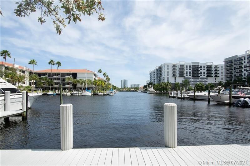 Recently Sold: $440,000 (2 beds, 2 baths, 1376 Square Feet)