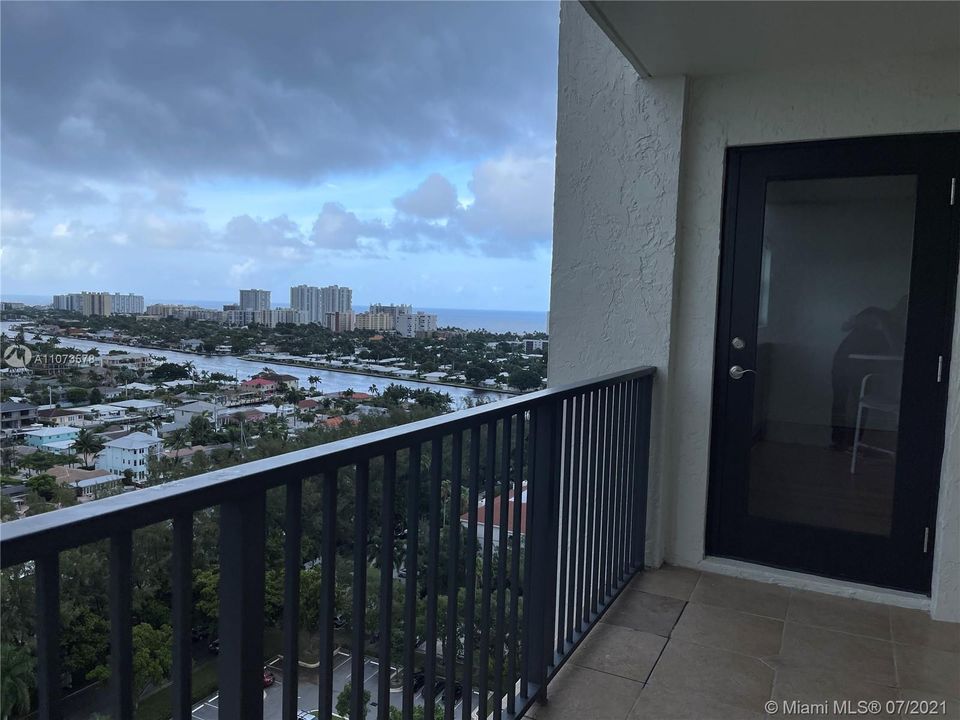 Recently Sold: $440,000 (2 beds, 2 baths, 1376 Square Feet)