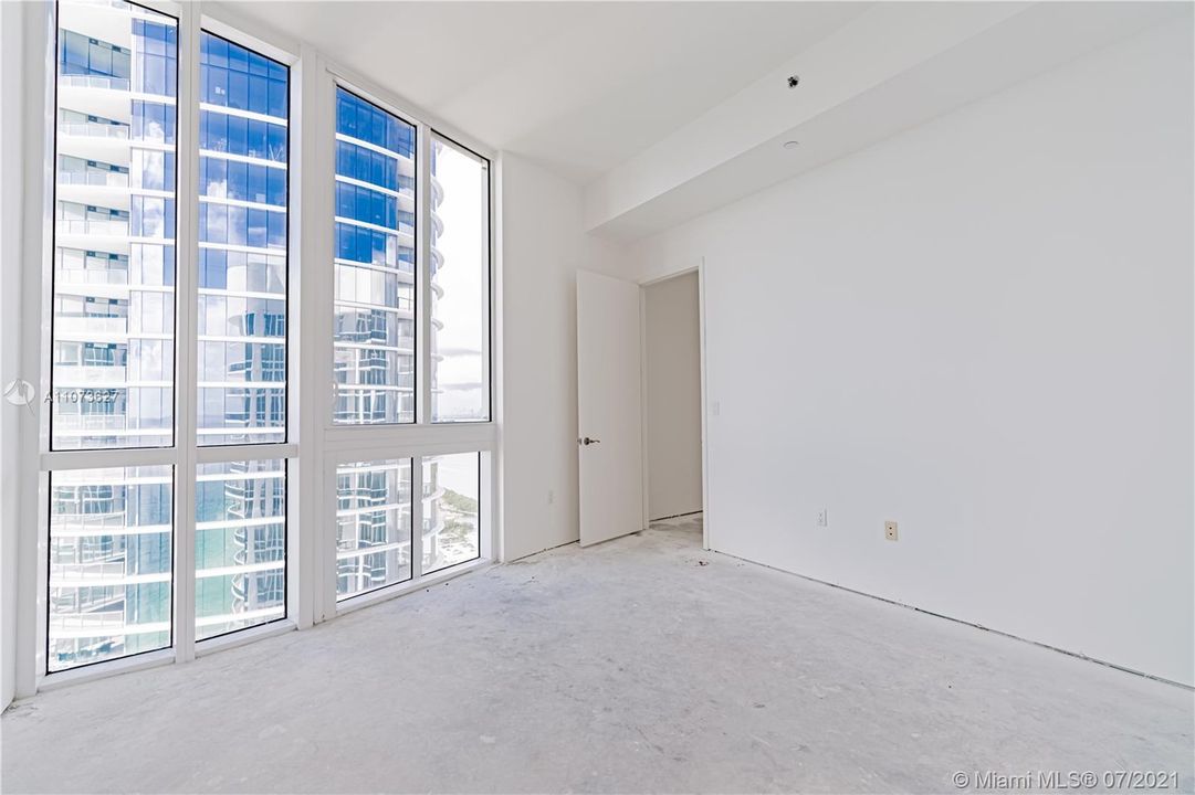Recently Sold: $2,845,000 (3 beds, 3 baths, 2928 Square Feet)