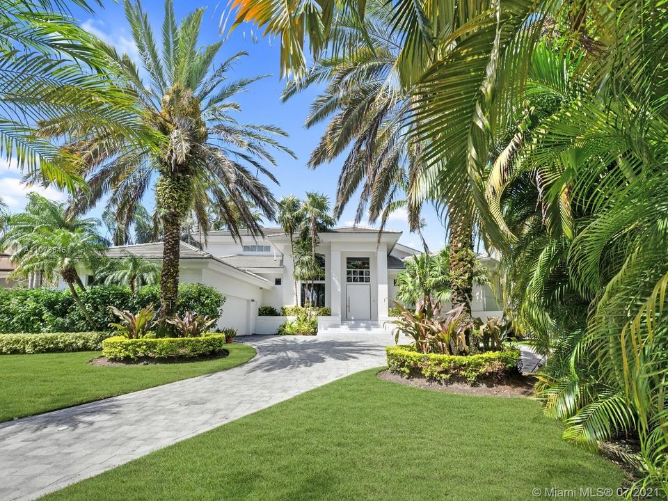 Recently Sold: $5,800,000 (5 beds, 6 baths, 5775 Square Feet)