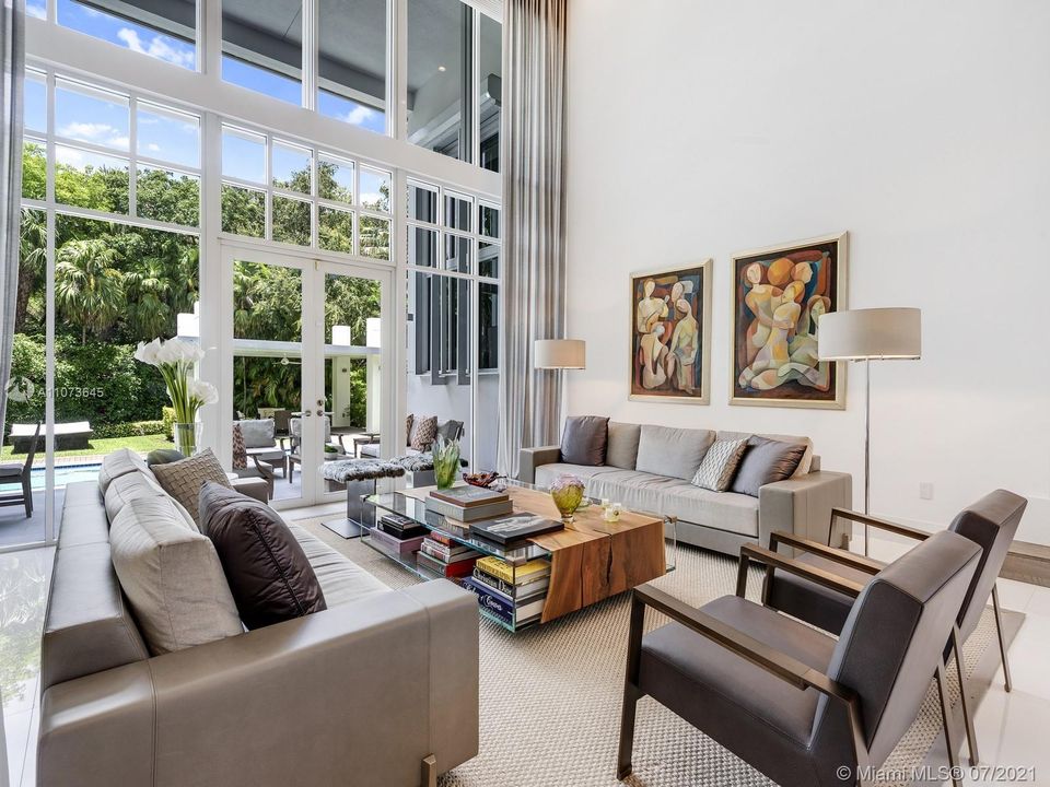 Recently Sold: $5,800,000 (5 beds, 6 baths, 5775 Square Feet)
