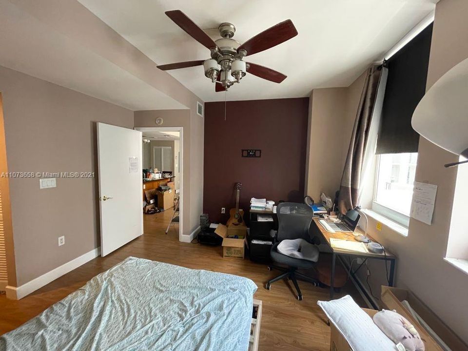 Recently Sold: $385,000 (2 beds, 2 baths, 970 Square Feet)