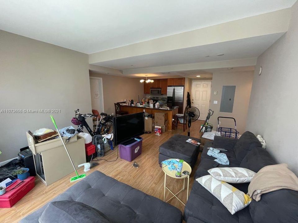 Recently Sold: $385,000 (2 beds, 2 baths, 970 Square Feet)