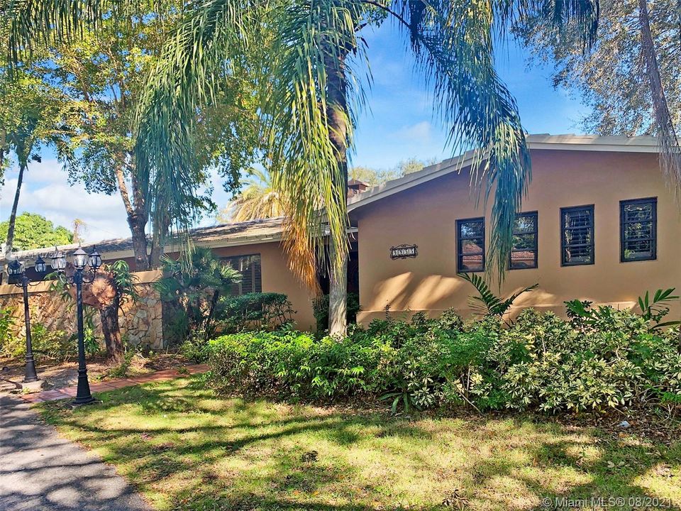 Recently Sold: $1,299,000 (5 beds, 3 baths, 2640 Square Feet)