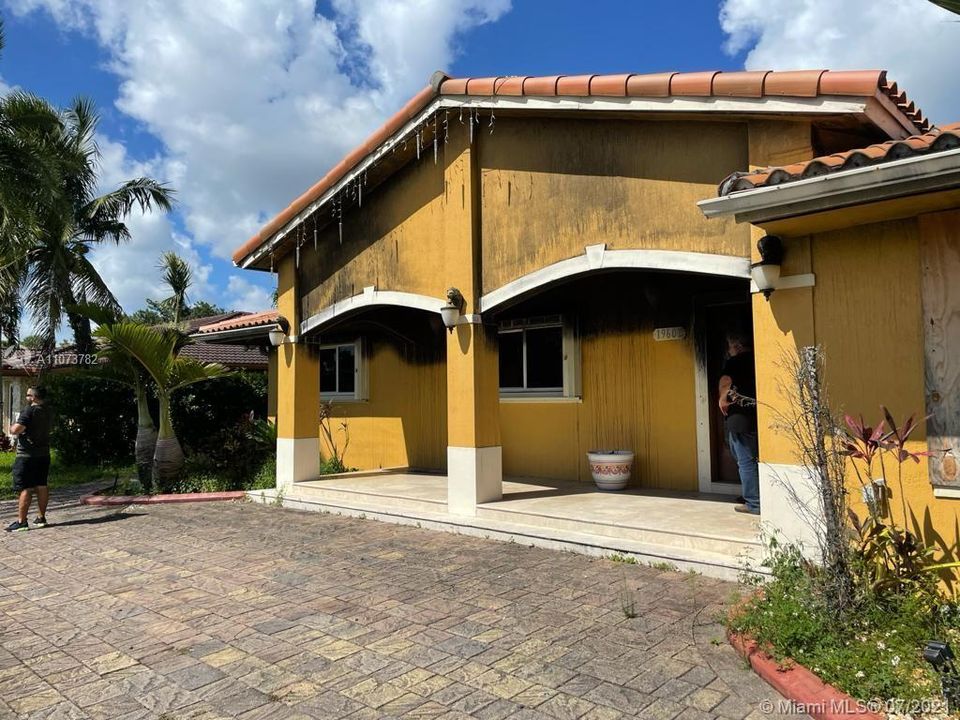 Recently Sold: $220,000 (4 beds, 3 baths, 2434 Square Feet)