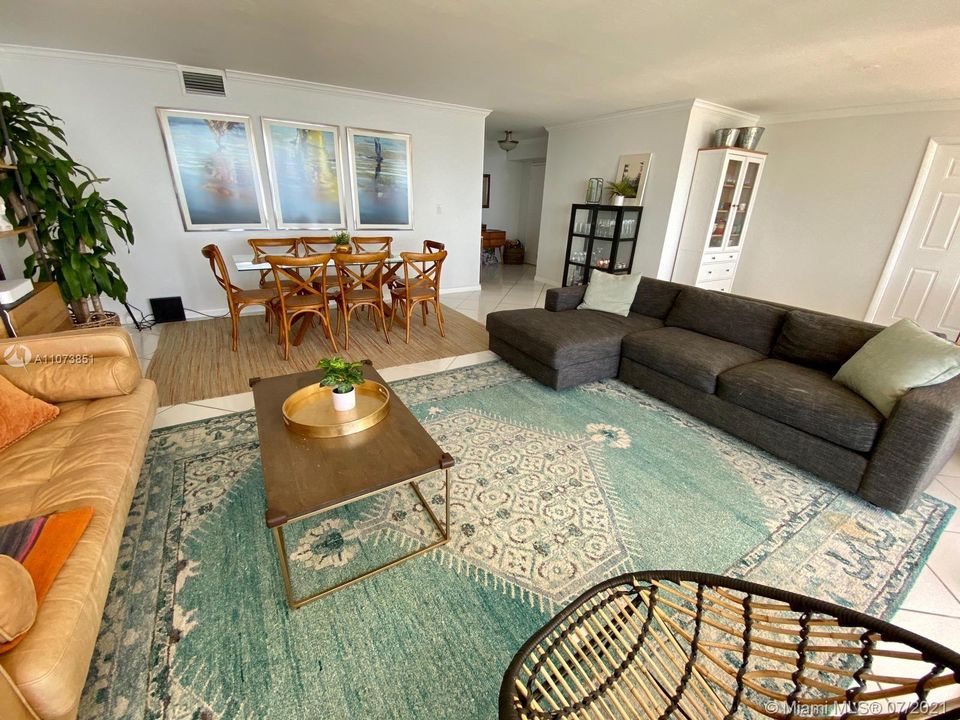 Recently Sold: $1,700,000 (2 beds, 2 baths, 1875 Square Feet)