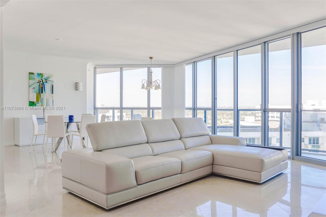 Recently Sold: $1,349,000 (2 beds, 3 baths, 2115 Square Feet)