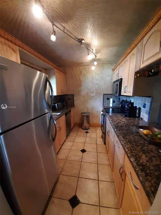 Recently Rented: $1,675 (2 beds, 2 baths, 946 Square Feet)