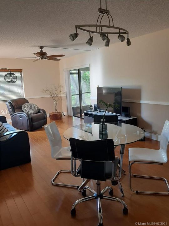 Recently Rented: $1,675 (2 beds, 2 baths, 946 Square Feet)