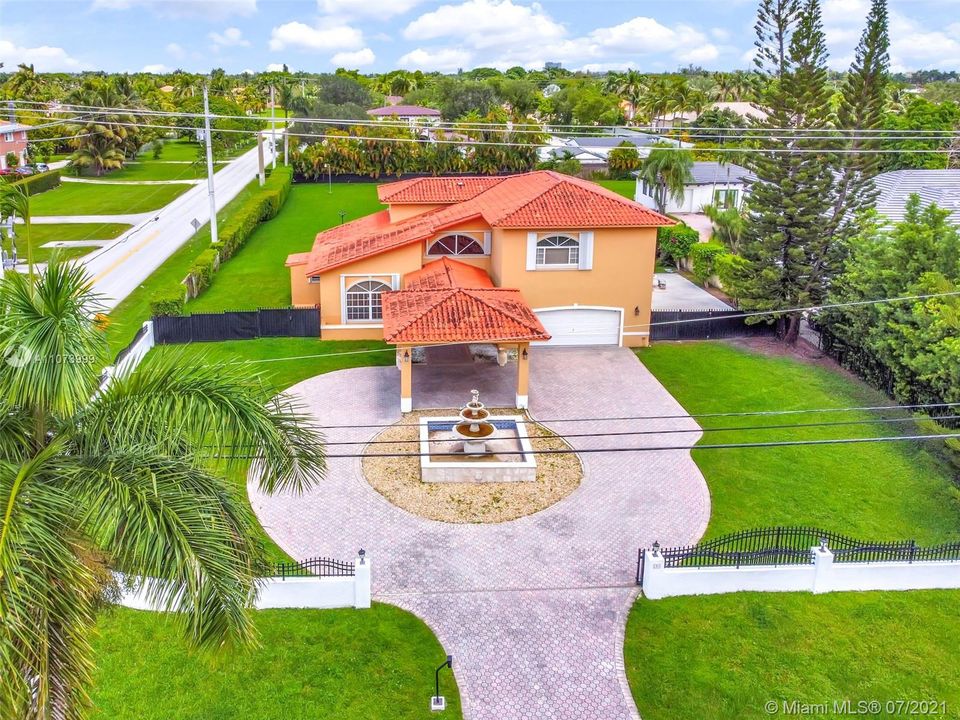 Recently Sold: $1,395,000 (4 beds, 3 baths, 2963 Square Feet)
