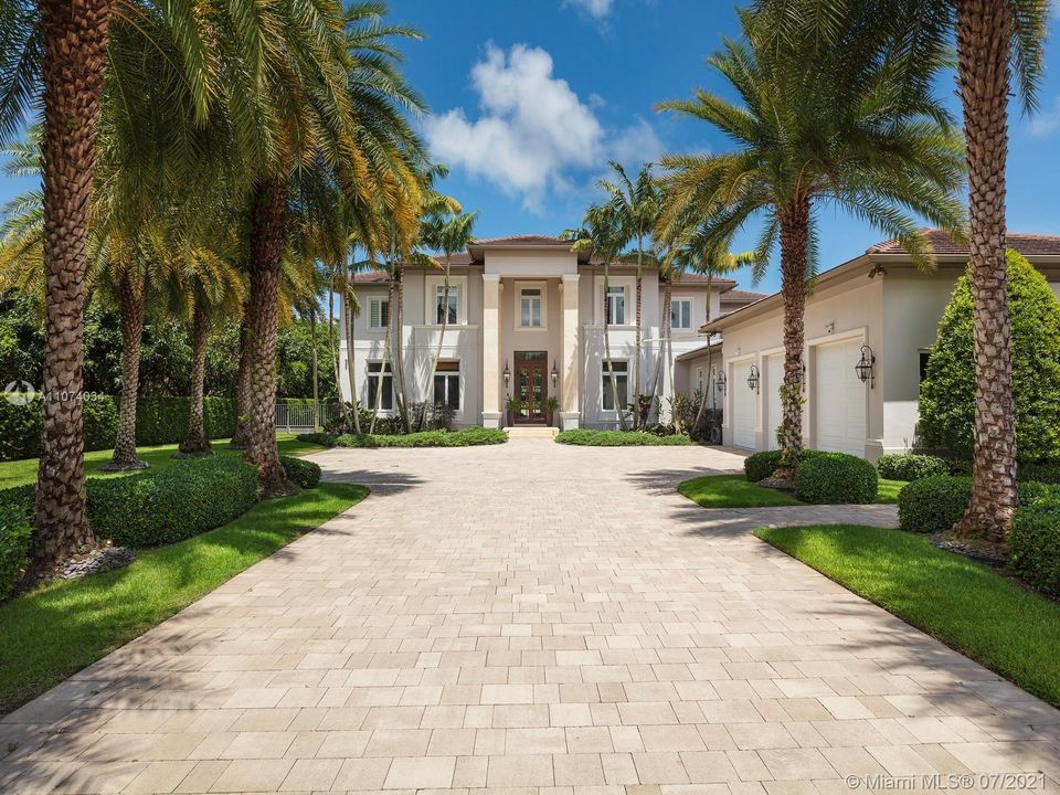 Recently Sold: $7,000,000 (7 beds, 7 baths, 7630 Square Feet)
