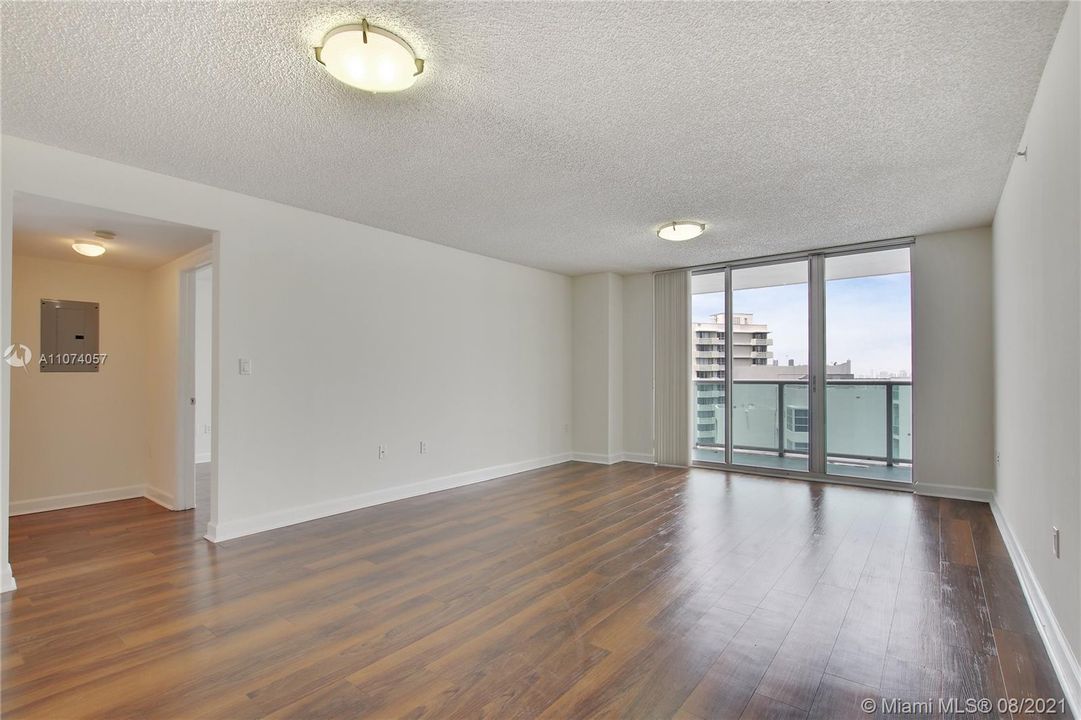 Recently Rented: $2,312 (1 beds, 1 baths, 851 Square Feet)