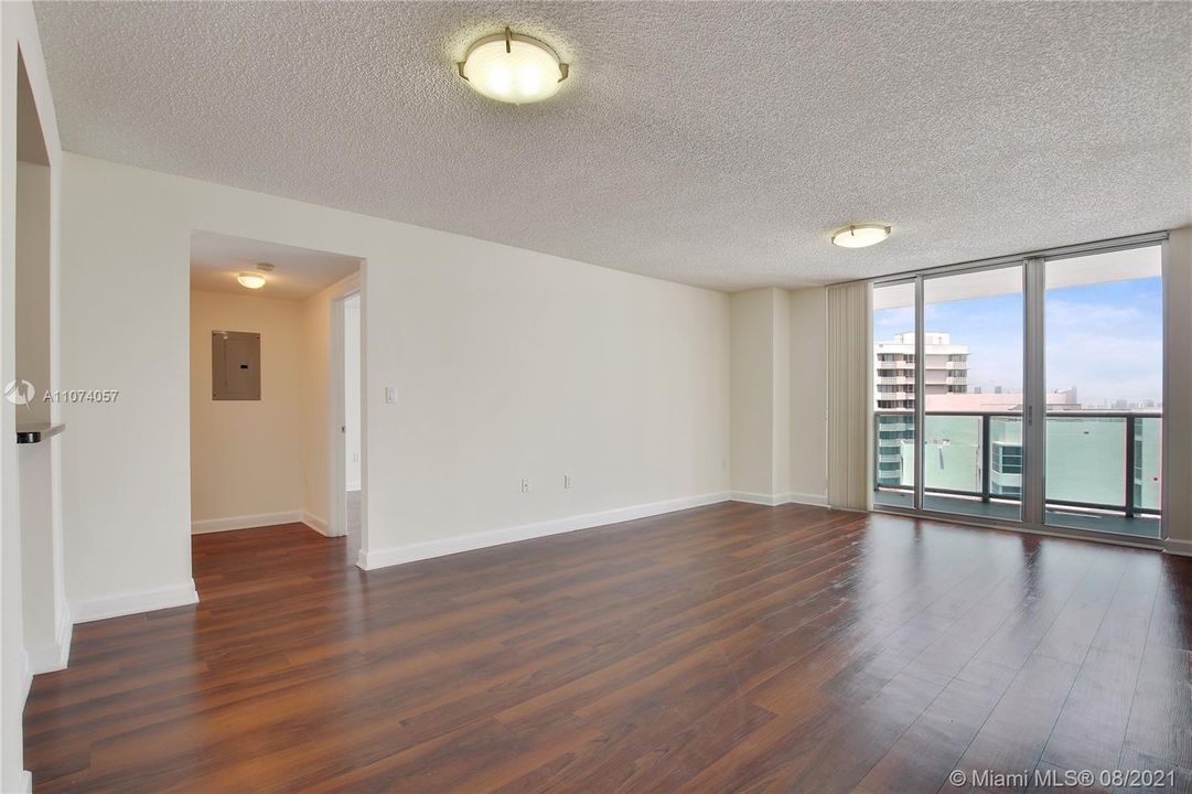 Recently Rented: $2,312 (1 beds, 1 baths, 851 Square Feet)