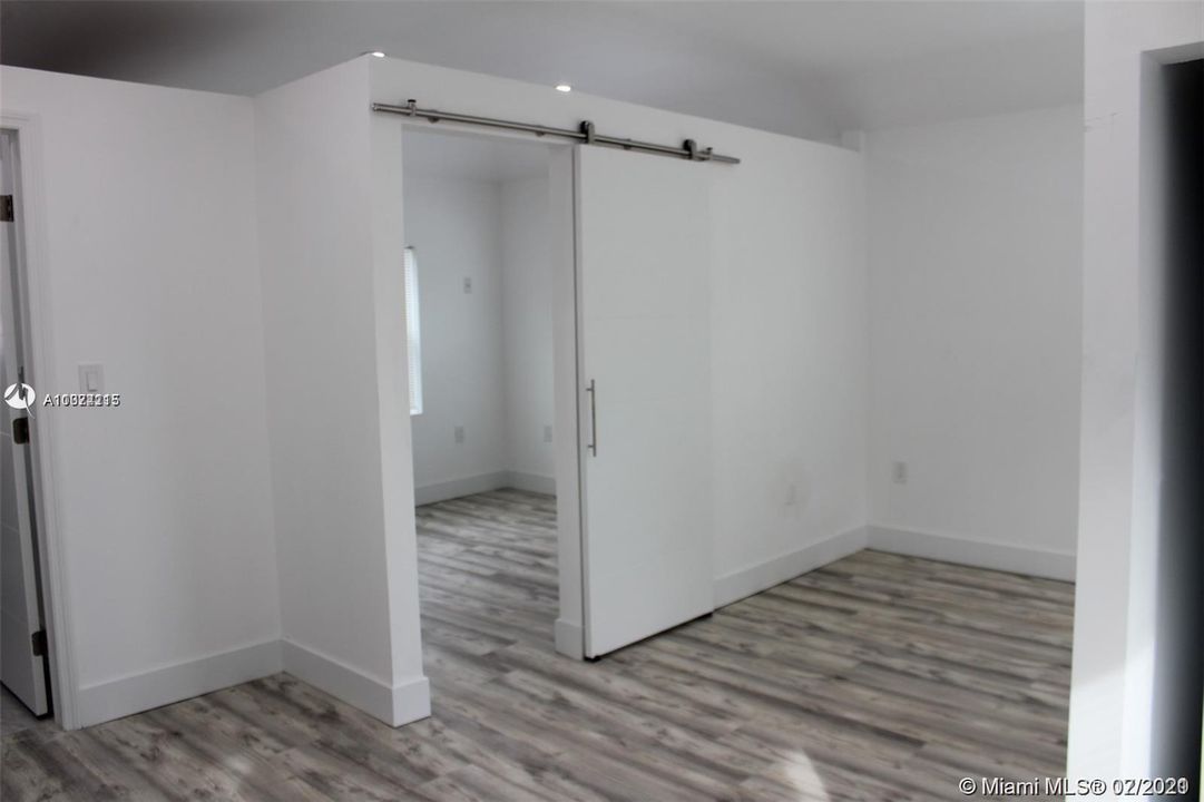 Recently Rented: $1,300 (1 beds, 1 baths, 620 Square Feet)