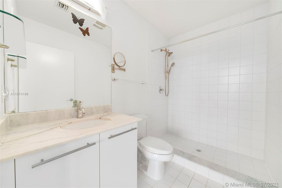 最近租的: $6,000 (2 贝兹, 2 浴室, 1331 平方英尺)