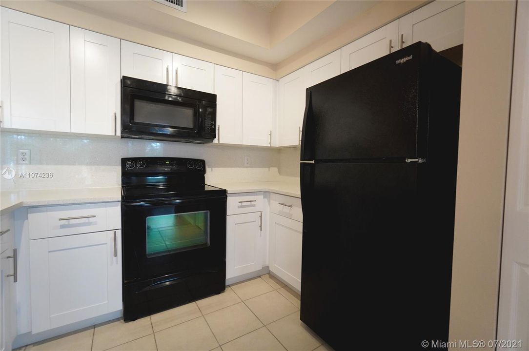 Recently Rented: $1,900 (2 beds, 2 baths, 977 Square Feet)