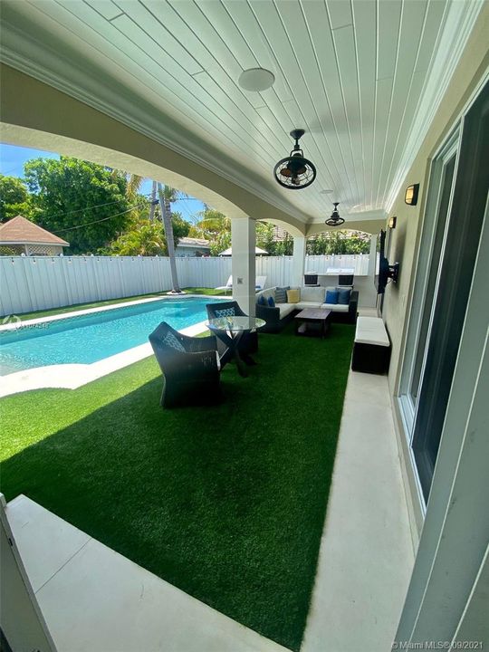 Recently Sold: $1,440,000 (3 beds, 3 baths, 2998 Square Feet)