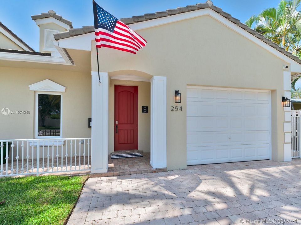 Recently Sold: $1,440,000 (3 beds, 3 baths, 2998 Square Feet)