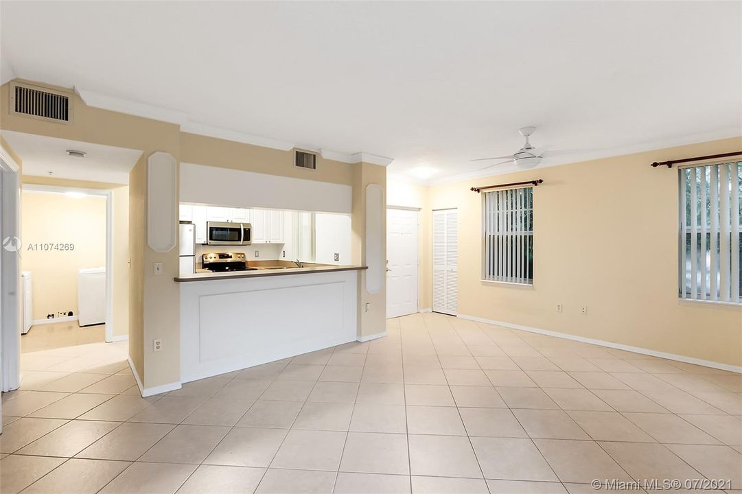 Recently Sold: $170,000 (1 beds, 1 baths, 716 Square Feet)