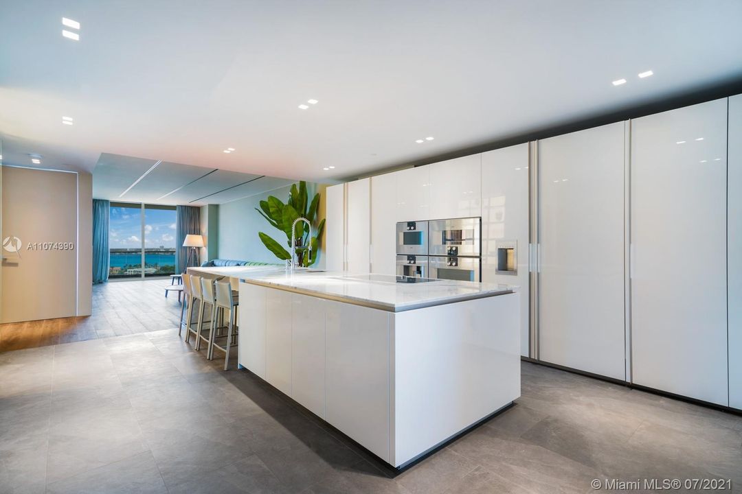 Recently Sold: $6,975,000 (3 beds, 4 baths, 3345 Square Feet)