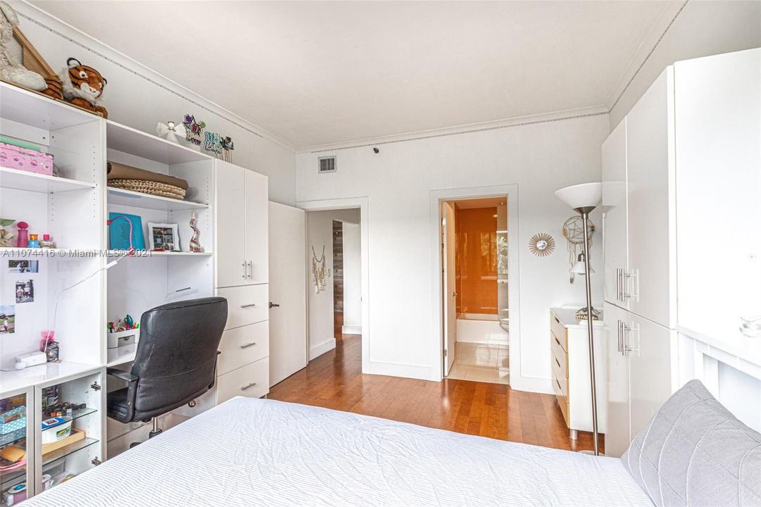 Recently Sold: $1,099,000 (2 beds, 2 baths, 1547 Square Feet)