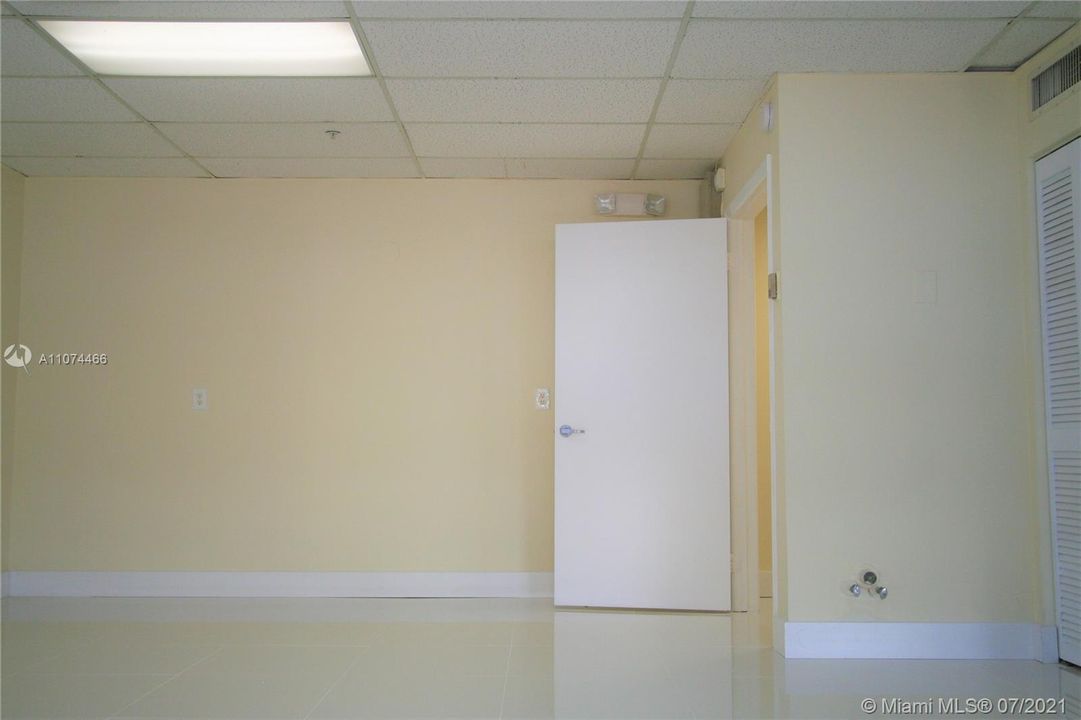 最近租的: $1,400 (0 贝兹, 0 浴室, 0 平方英尺)