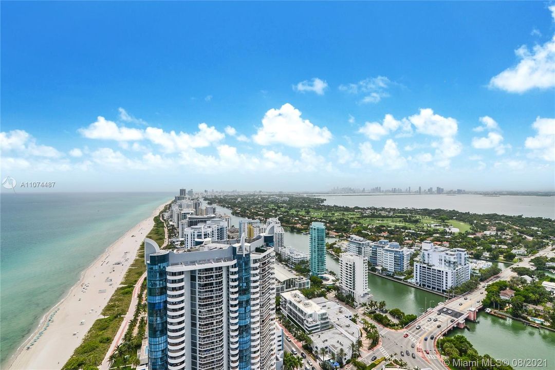 Recently Sold: $1,625,000 (2 beds, 2 baths, 1322 Square Feet)