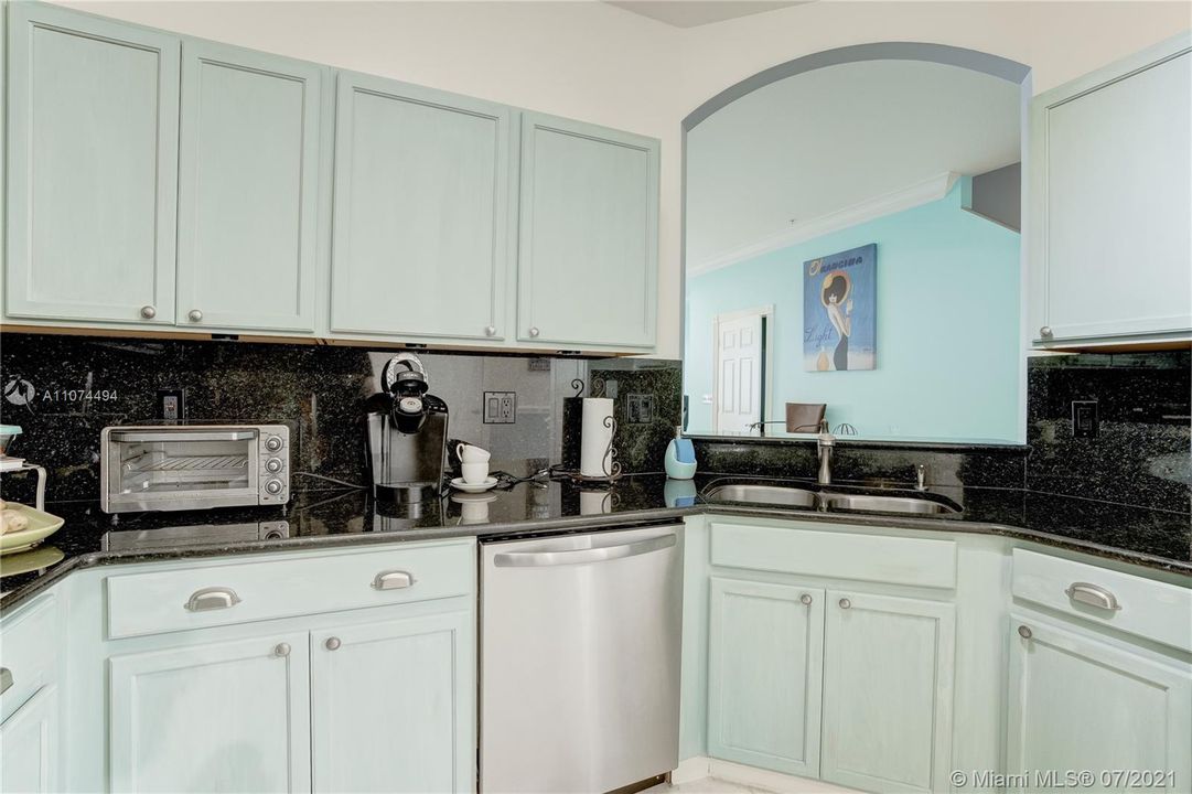 Recently Sold: $375,000 (3 beds, 2 baths, 1777 Square Feet)