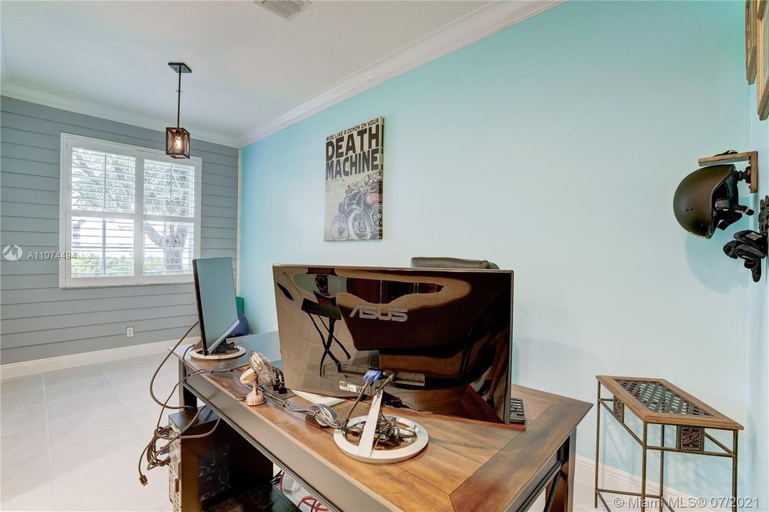 Recently Sold: $375,000 (3 beds, 2 baths, 1777 Square Feet)