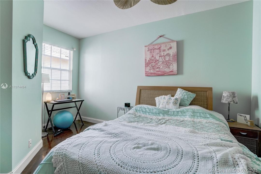 Recently Sold: $375,000 (3 beds, 2 baths, 1777 Square Feet)