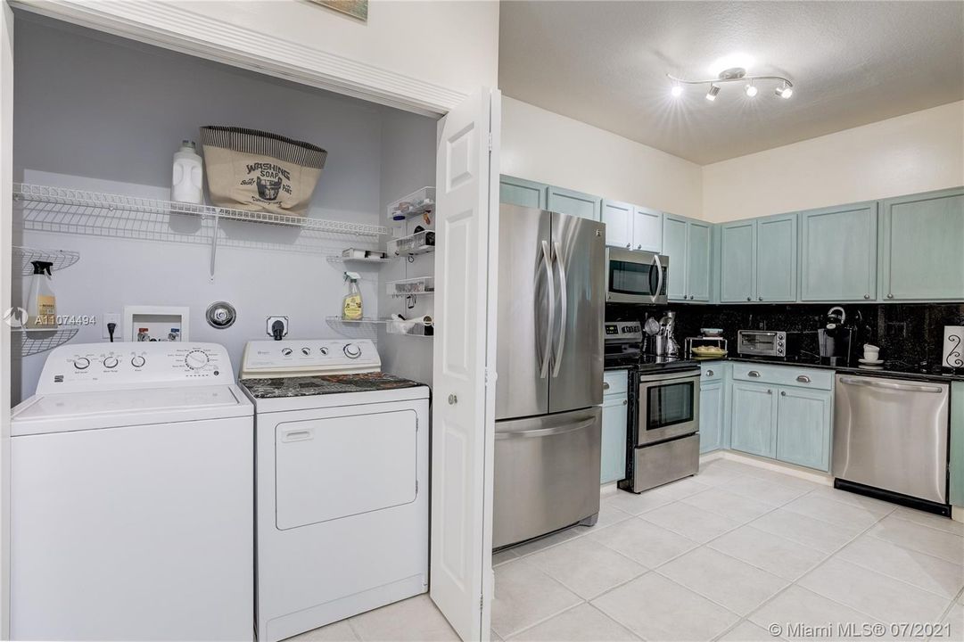 Recently Sold: $375,000 (3 beds, 2 baths, 1777 Square Feet)