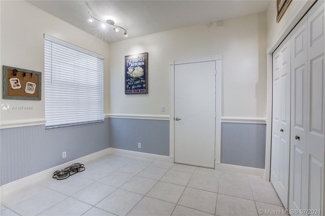 Recently Sold: $375,000 (3 beds, 2 baths, 1777 Square Feet)