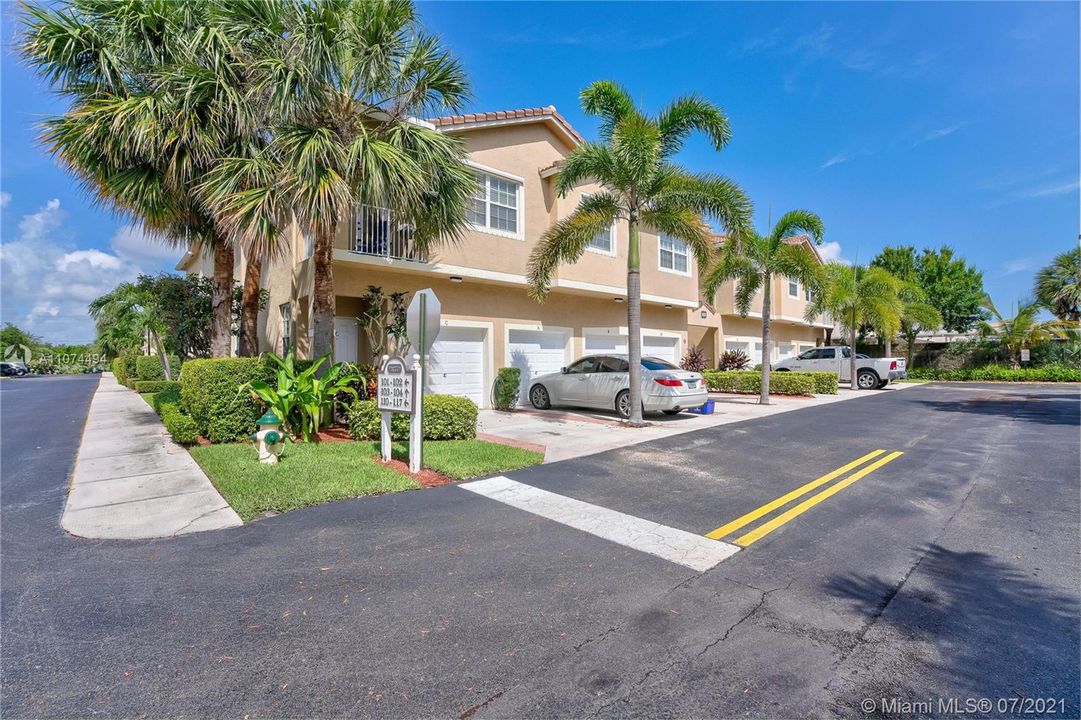 Recently Sold: $375,000 (3 beds, 2 baths, 1777 Square Feet)