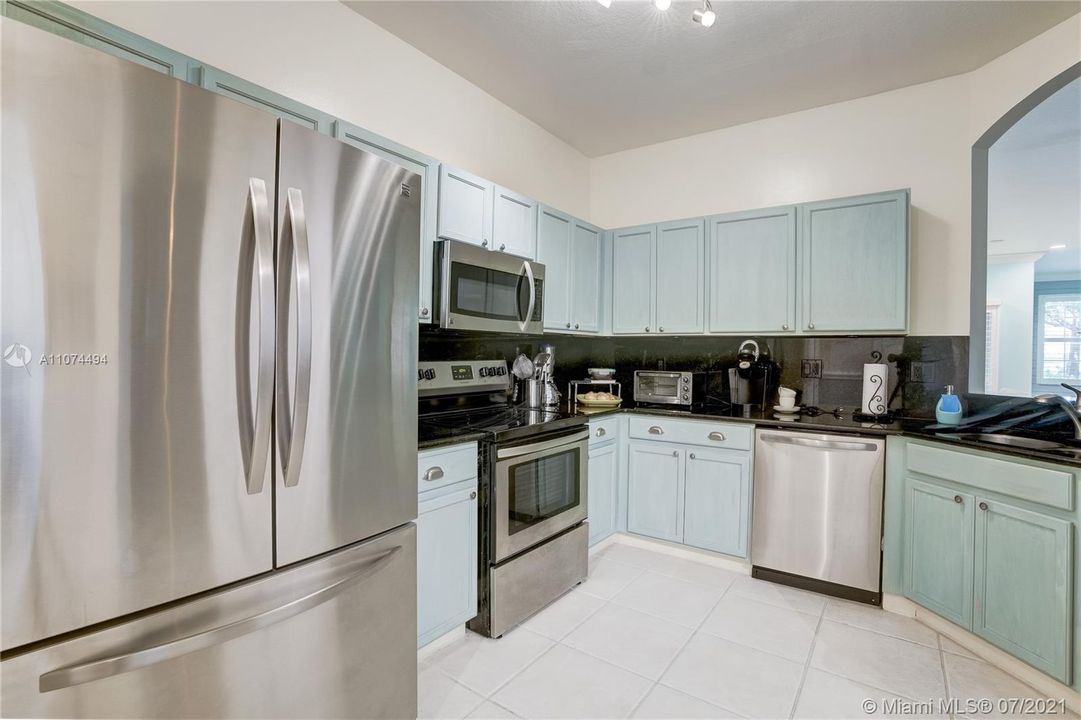 Recently Sold: $375,000 (3 beds, 2 baths, 1777 Square Feet)
