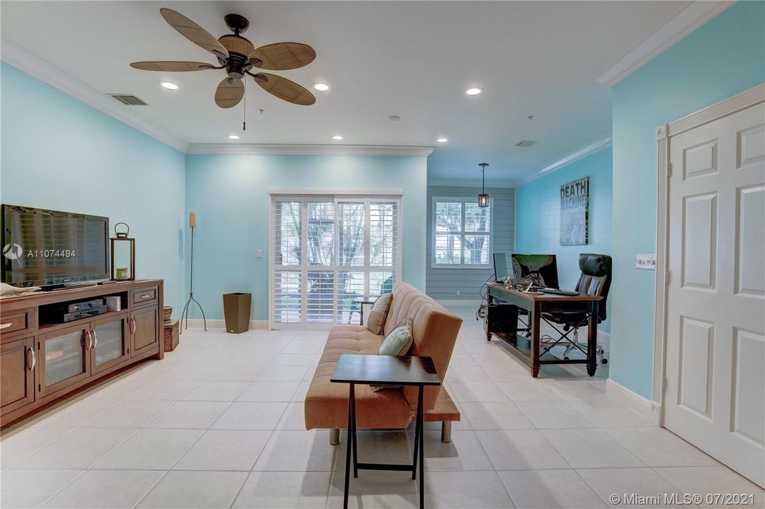 Recently Sold: $375,000 (3 beds, 2 baths, 1777 Square Feet)