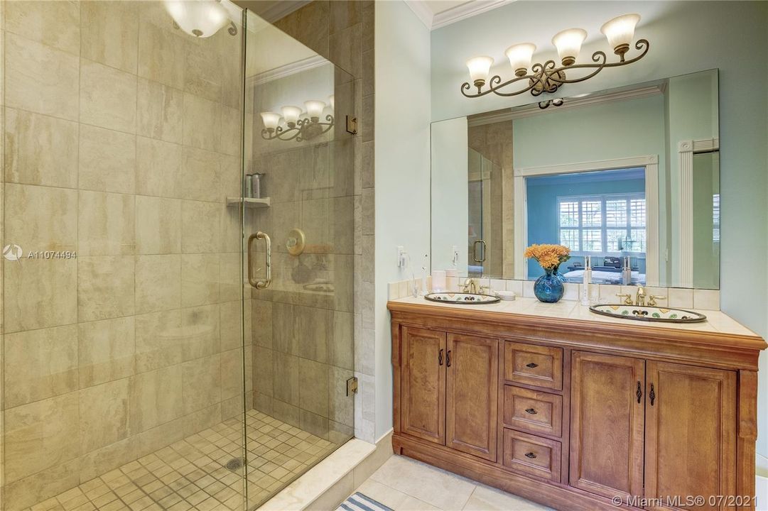 Recently Sold: $375,000 (3 beds, 2 baths, 1777 Square Feet)