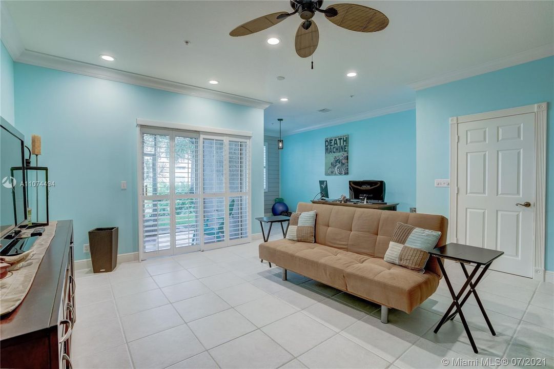 Recently Sold: $375,000 (3 beds, 2 baths, 1777 Square Feet)