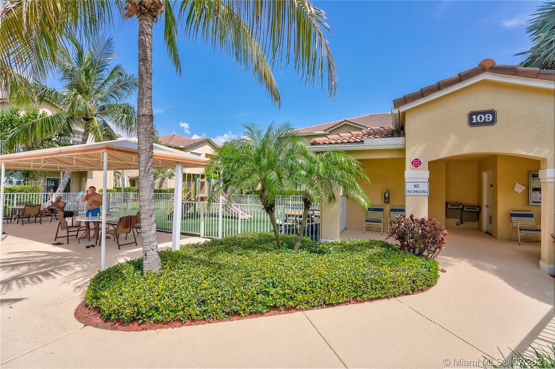 Recently Sold: $375,000 (3 beds, 2 baths, 1777 Square Feet)