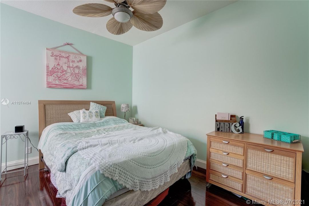 Recently Sold: $375,000 (3 beds, 2 baths, 1777 Square Feet)